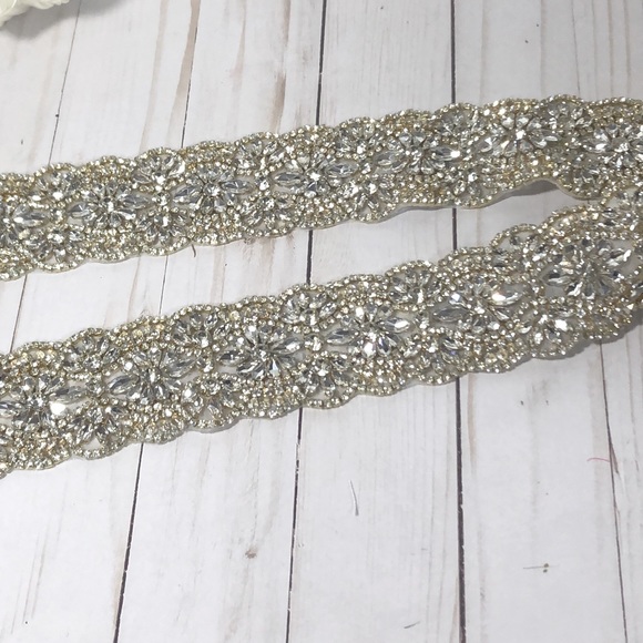 tunning - 2 1/2” Wide Rhinestone Trim - High Quality - Silver & White - 1 Yard - Picture 1 of 3
